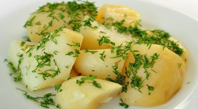 Картофель отварной с укропом