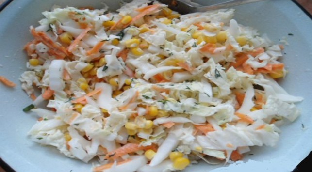 Салат из пекинки с кукурузой